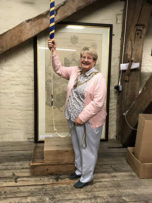 Mayor tries out bell ringing at St Albans Cathedral